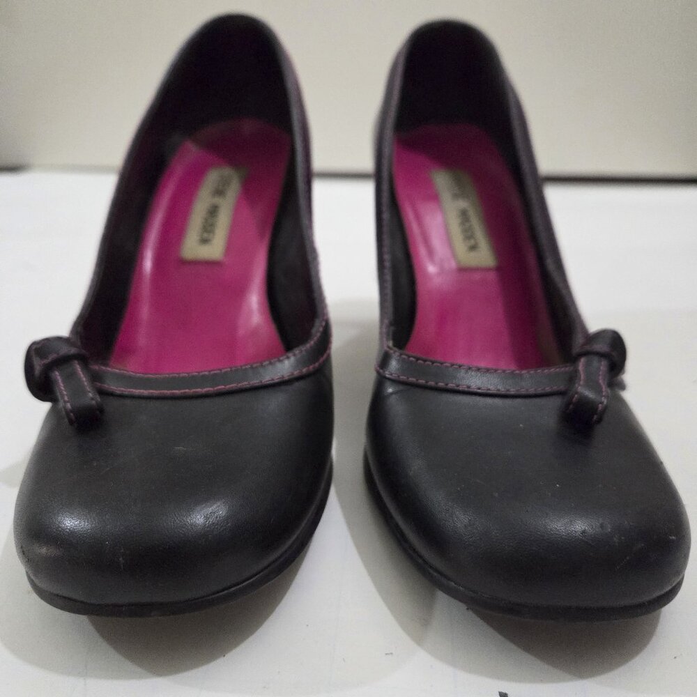 Steve Madden High Heels Shoes, black with side bow and pink tread, size 6.5